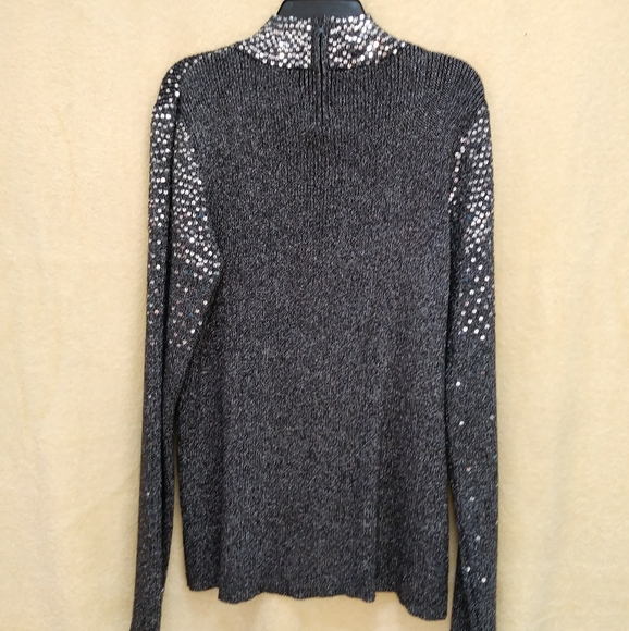 Top - Picture 2 of 2